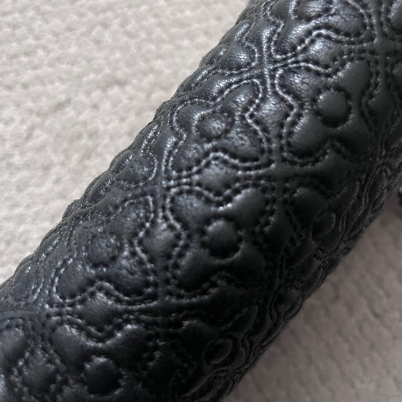 ✨Tory Burch Black Embossed Bryant Crossbody Bag✨ - Picture 10 of 14